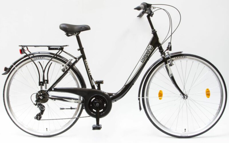 Csepel Budapest B 28" női városi kerékpár acél vázzal, 7 sebességes váltóval és v fékkel.