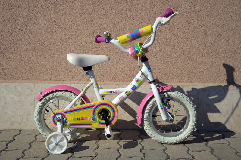 FullBike BMX 12″ lány kerékpár acél vázzal, kontrás fékkel, oldaltámasszal